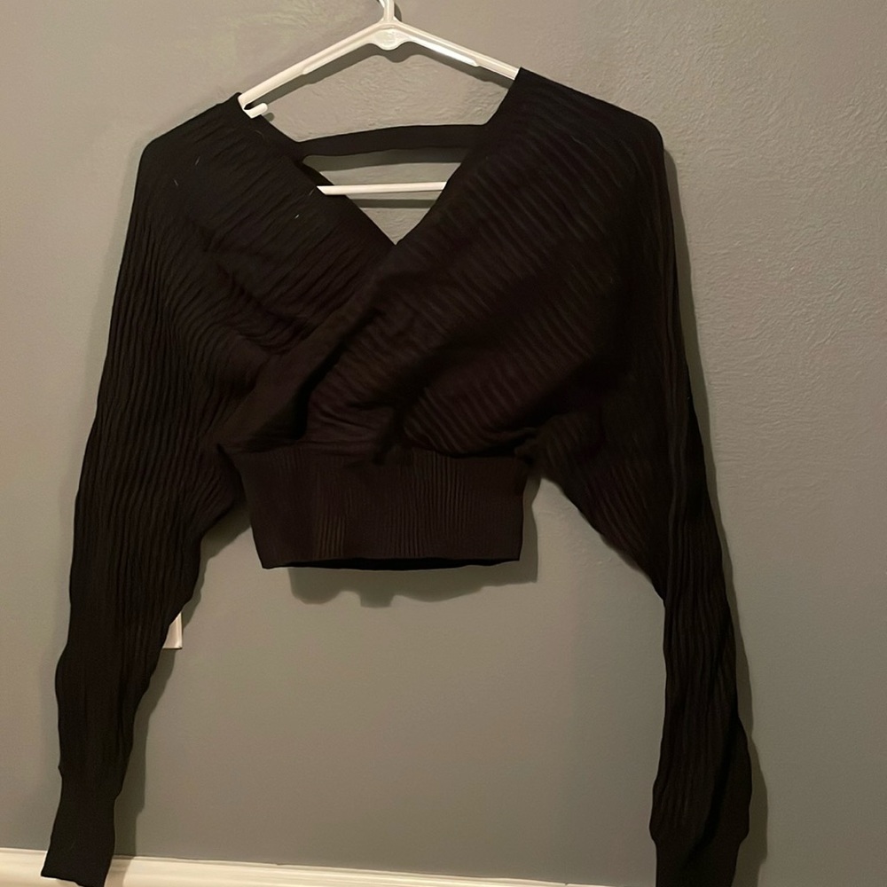 XS black criss cross sweater